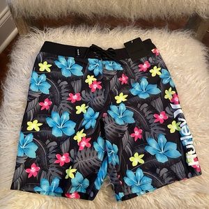 NWT Hurley Boys' Floral Board Shorts Size 8/24 Black Multicolor